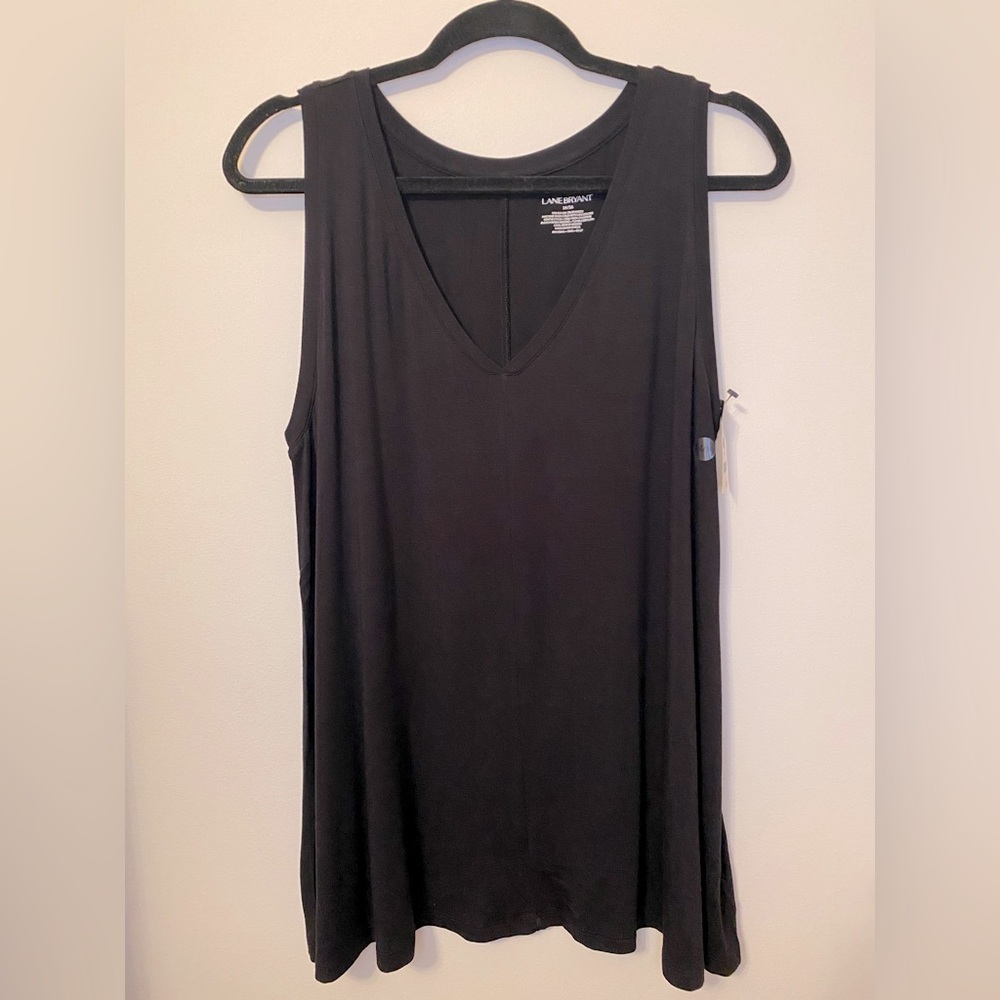 Lane Bryan’s Black V-neck Sleeveless Top/Tank Top